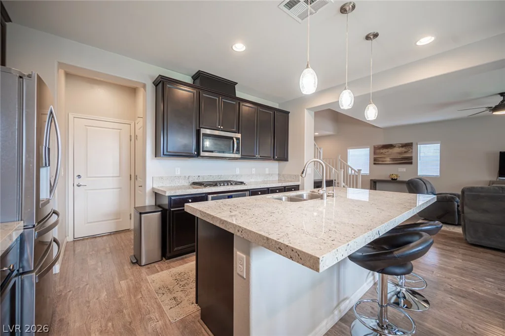 7693 Gallego Plains, Las Vegas, NV 89113