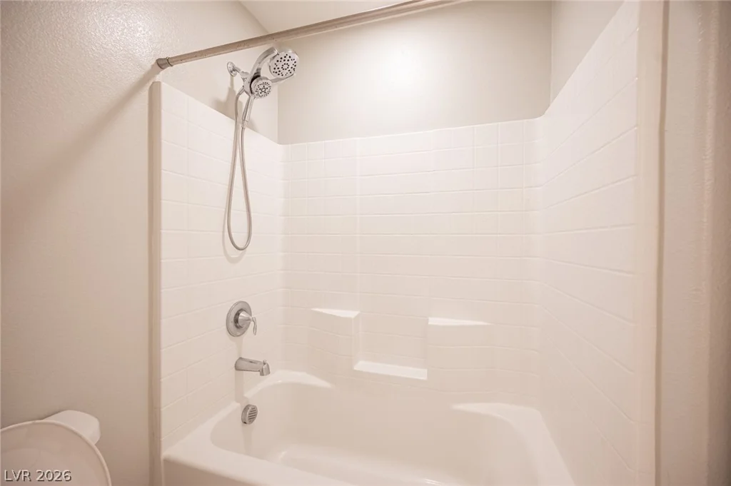 7693 Gallego Plains, Las Vegas, NV 89113