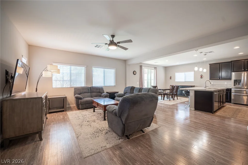 7693 Gallego Plains, Las Vegas, NV 89113
