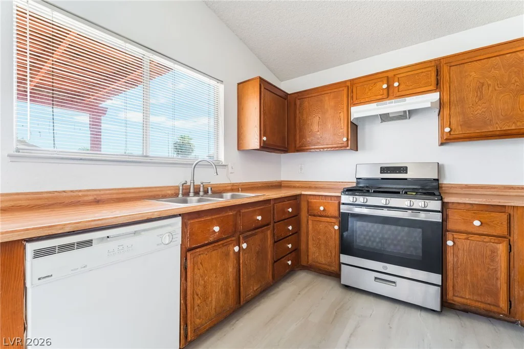 1909 Plumas, Las Vegas, NV 89108