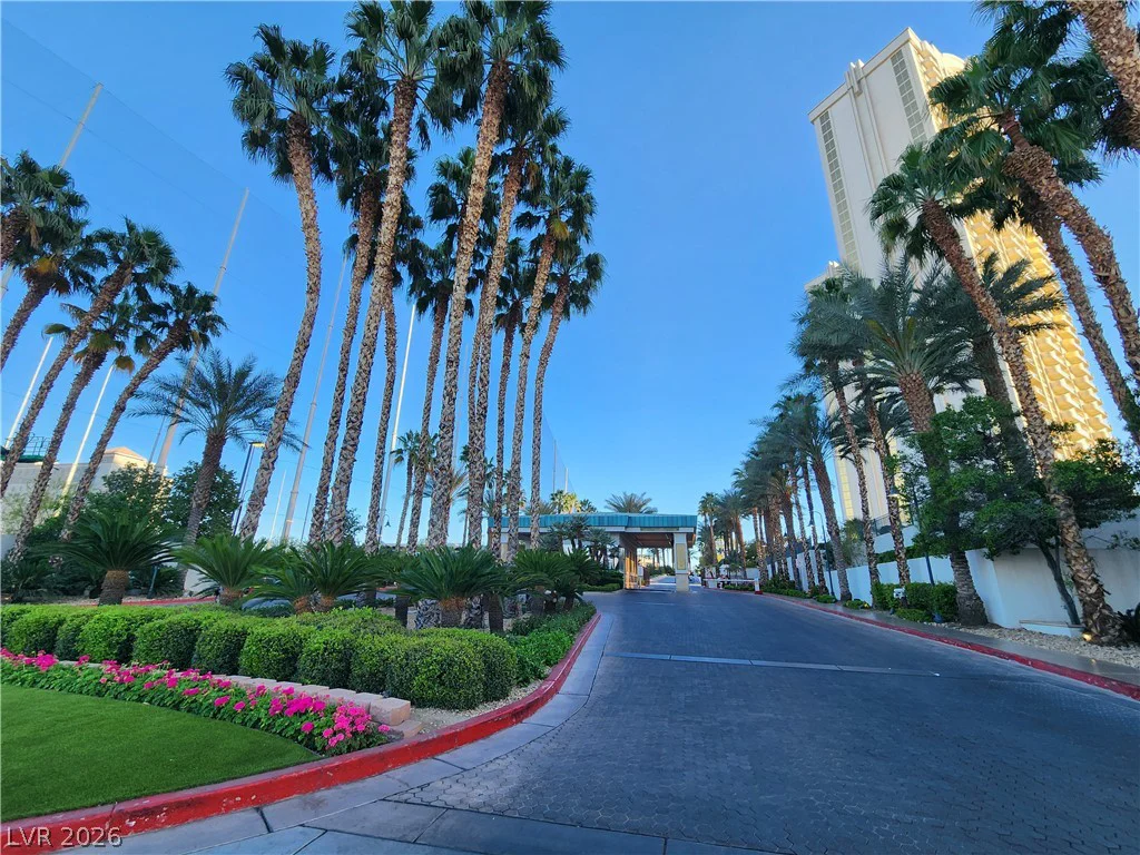 135 Harmon, Las Vegas, NV 89109