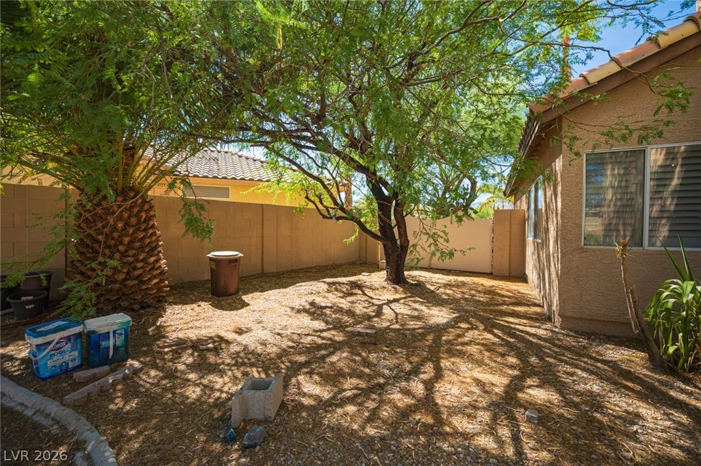 2004 Lady Lake, Las Vegas, NV 89128