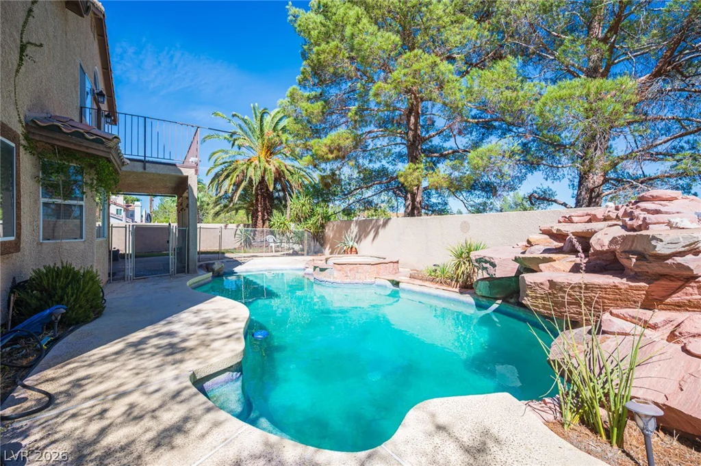 2004 Lady Lake, Las Vegas, NV 89128
