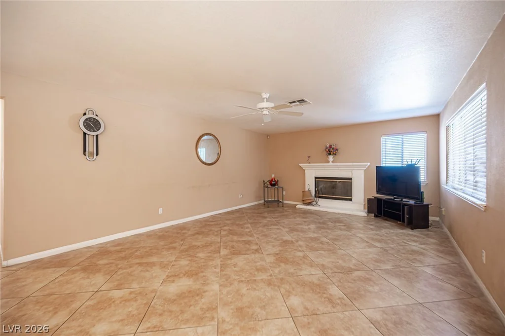 2004 Lady Lake, Las Vegas, NV 89128