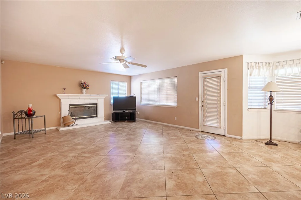 2004 Lady Lake, Las Vegas, NV 89128