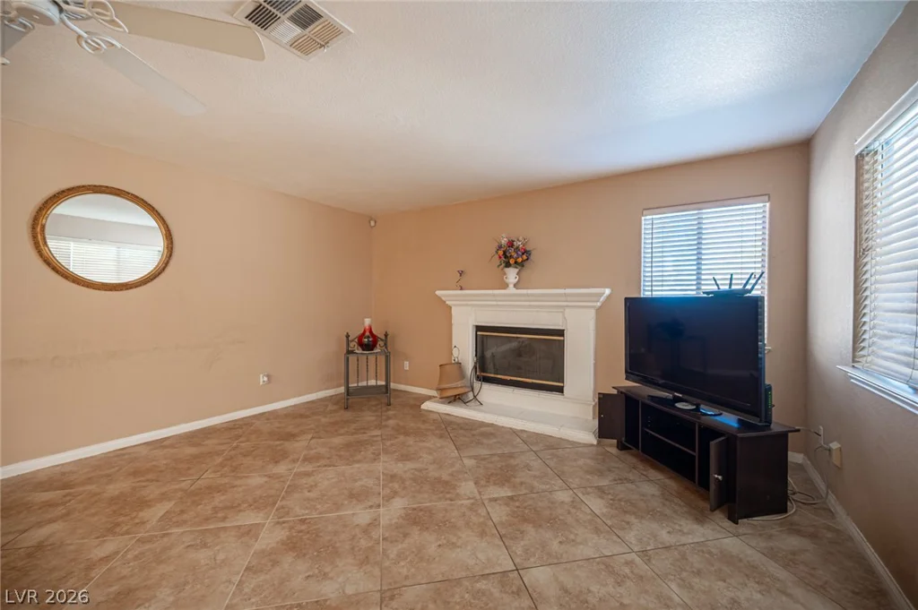 2004 Lady Lake, Las Vegas, NV 89128
