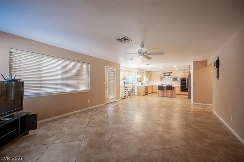 2004 Lady Lake, Las Vegas, NV 89128