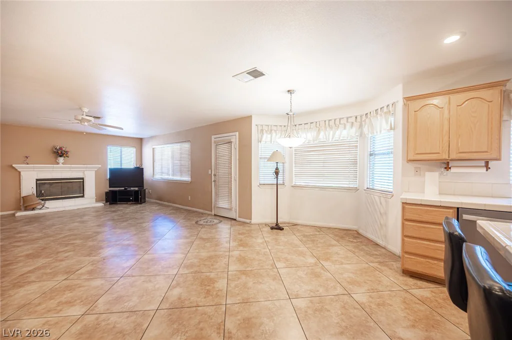 2004 Lady Lake, Las Vegas, NV 89128