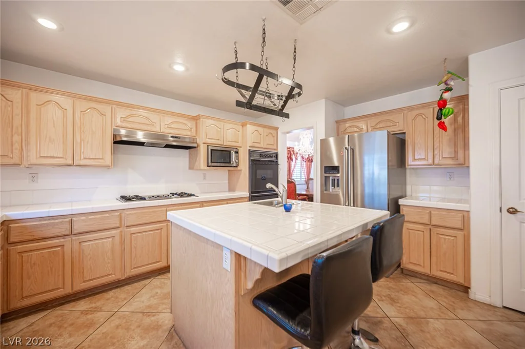 2004 Lady Lake, Las Vegas, NV 89128