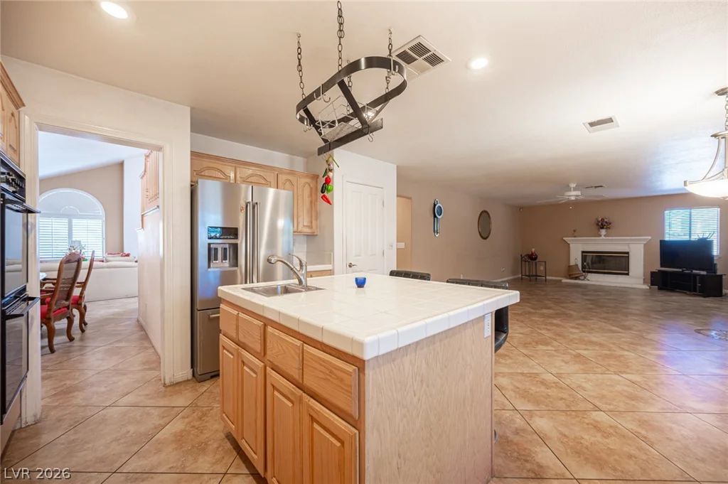 2004 Lady Lake, Las Vegas, NV 89128