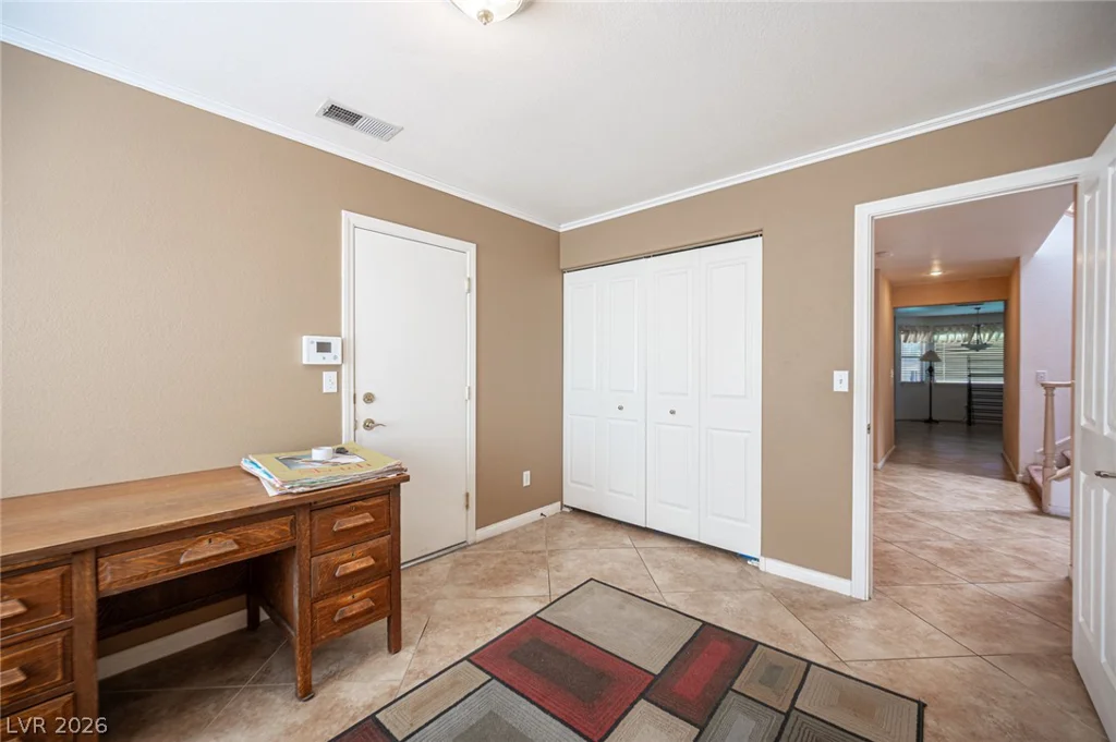 2004 Lady Lake, Las Vegas, NV 89128