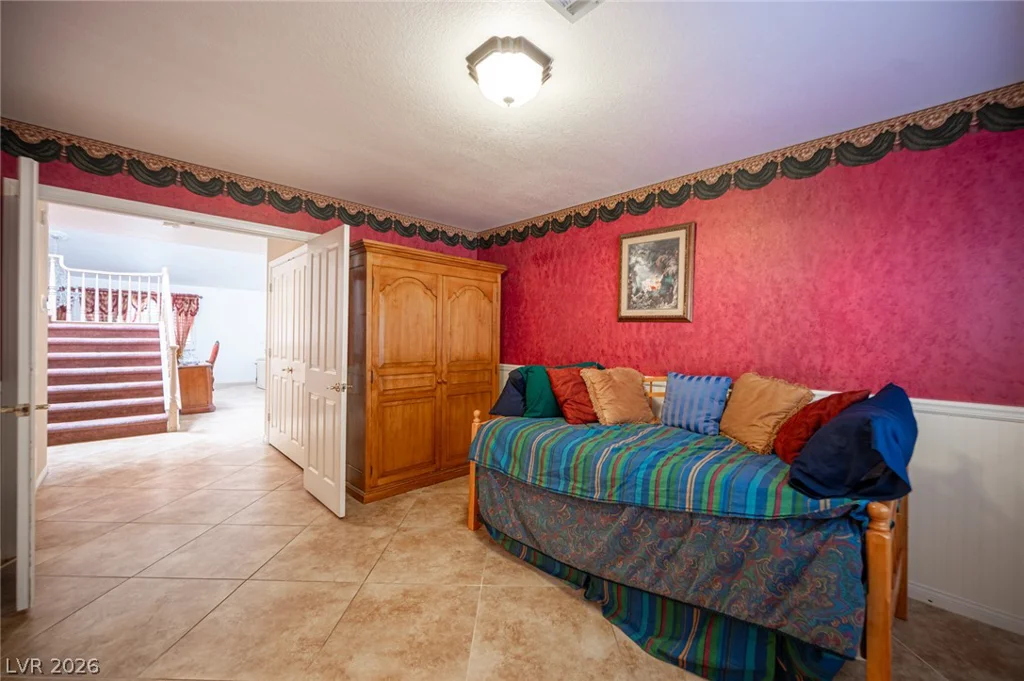 2004 Lady Lake, Las Vegas, NV 89128