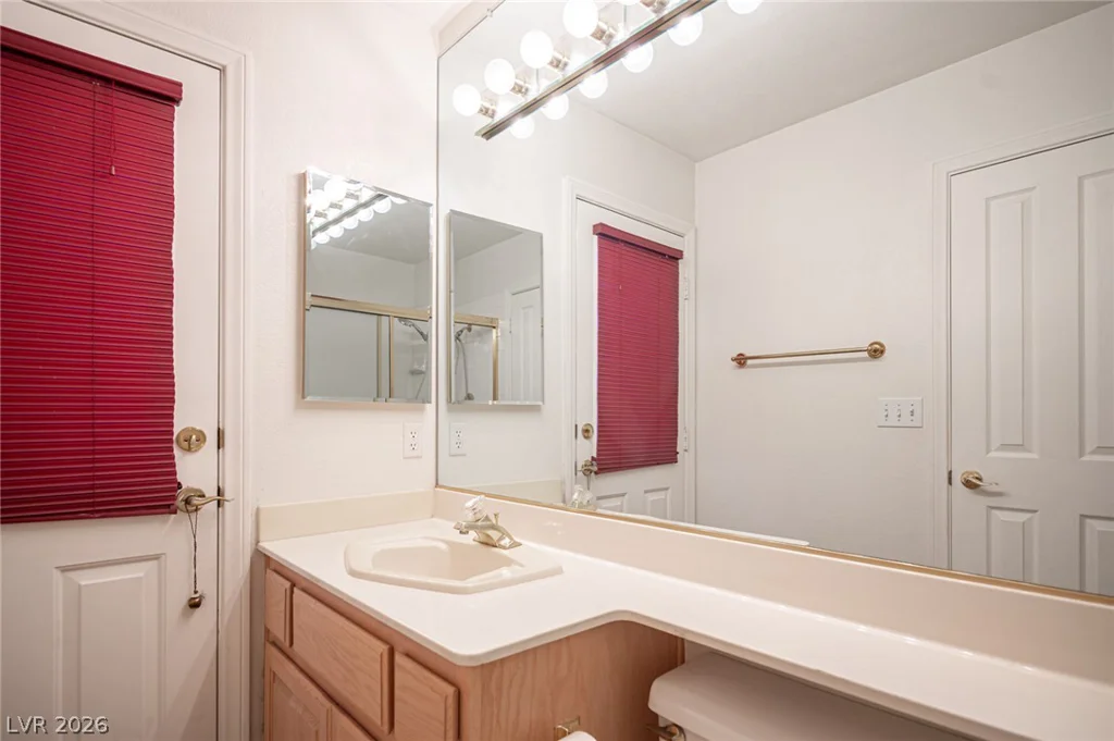2004 Lady Lake, Las Vegas, NV 89128