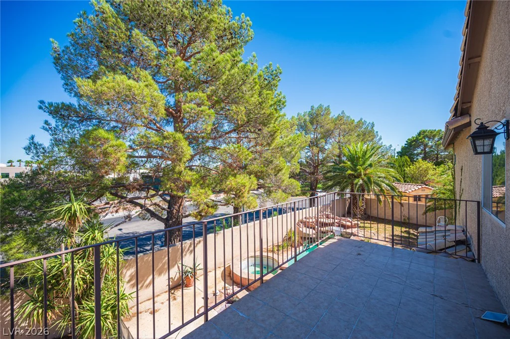 2004 Lady Lake, Las Vegas, NV 89128