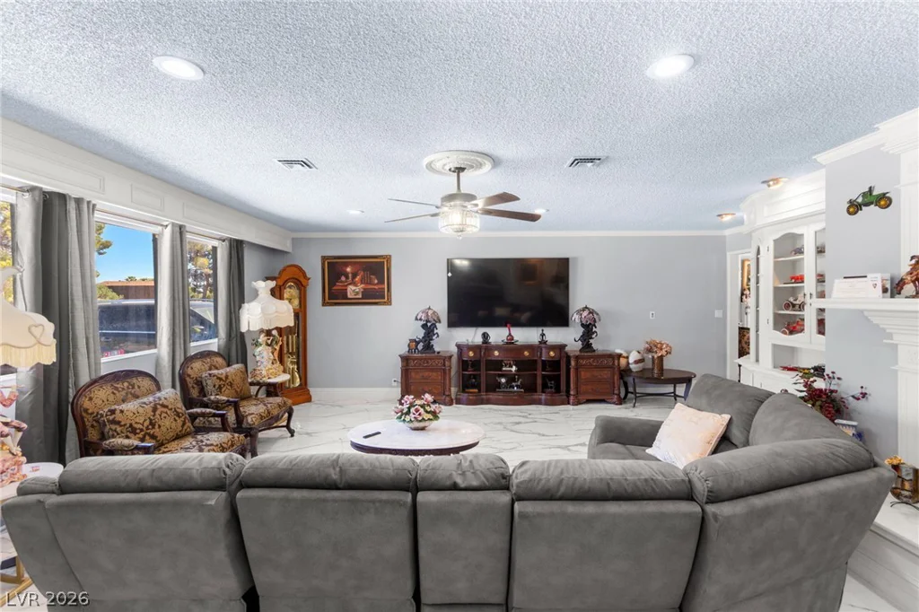 1963 Catalpa, Las Vegas, NV 89108