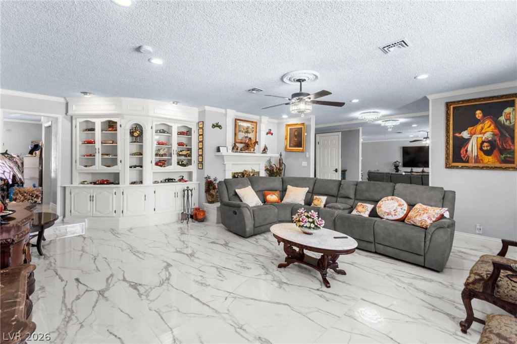 1963 Catalpa, Las Vegas, NV 89108