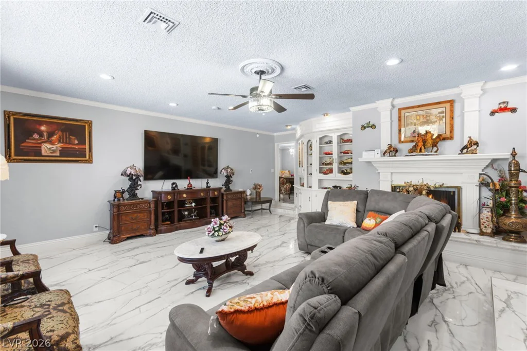 1963 Catalpa, Las Vegas, NV 89108