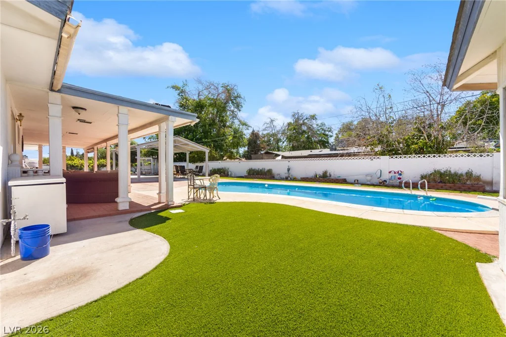 1963 Catalpa, Las Vegas, NV 89108