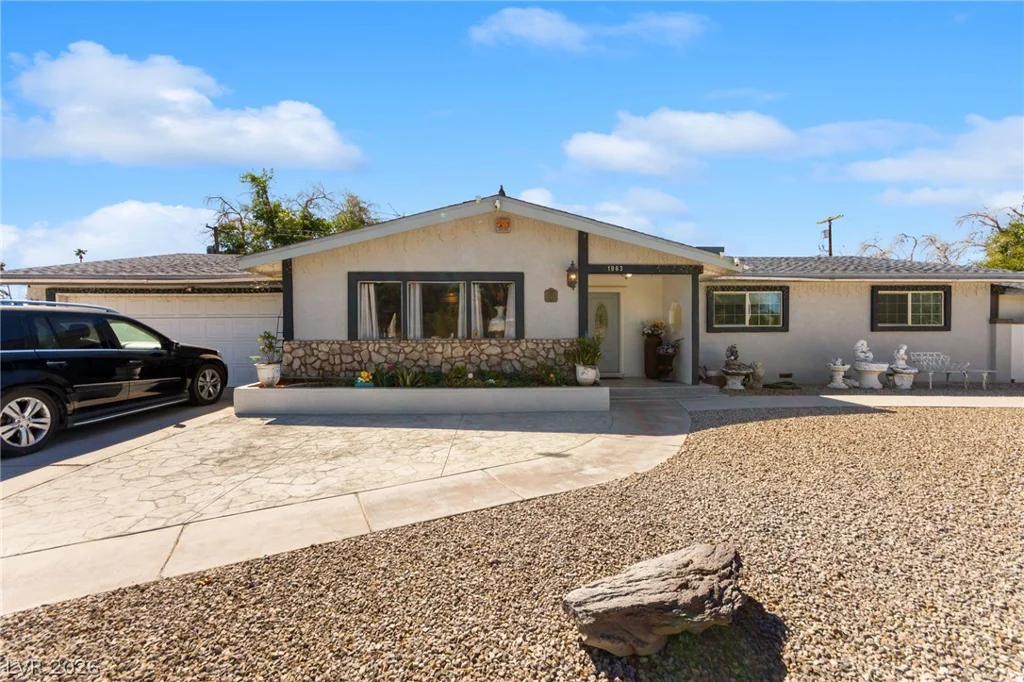 1963 Catalpa, Las Vegas, NV 89108