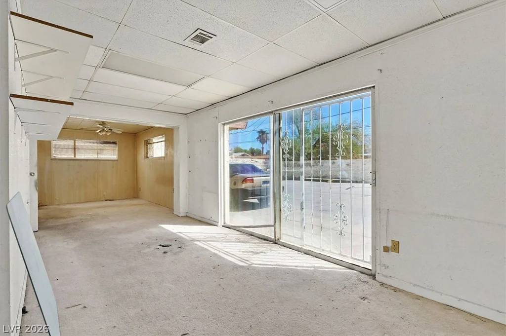 325 Vandalia, Las Vegas, NV 89106