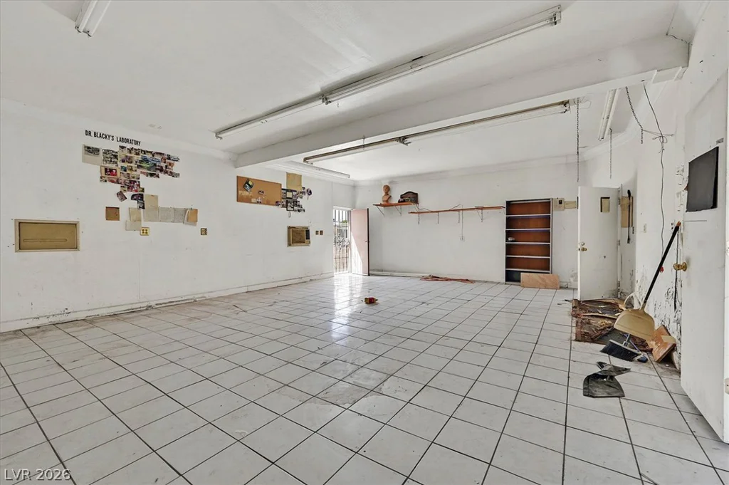 325 Vandalia, Las Vegas, NV 89106