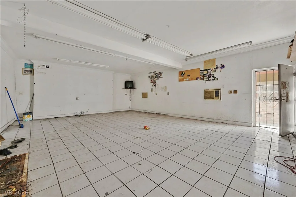 325 Vandalia, Las Vegas, NV 89106