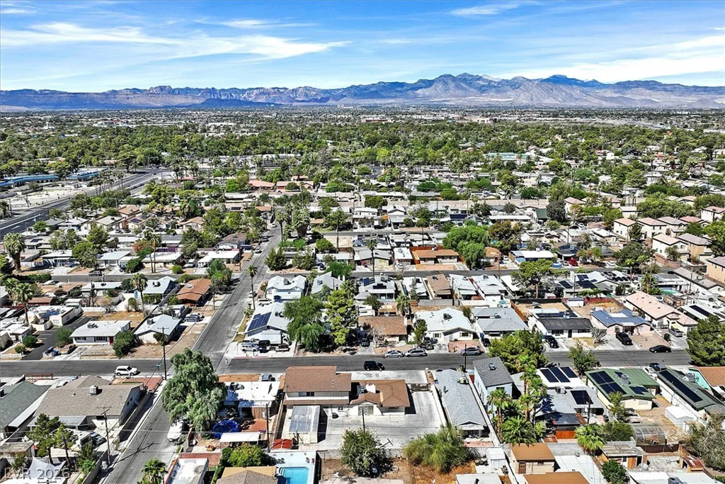 325 Vandalia, Las Vegas, NV 89106