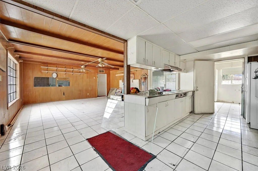 325 Vandalia, Las Vegas, NV 89106