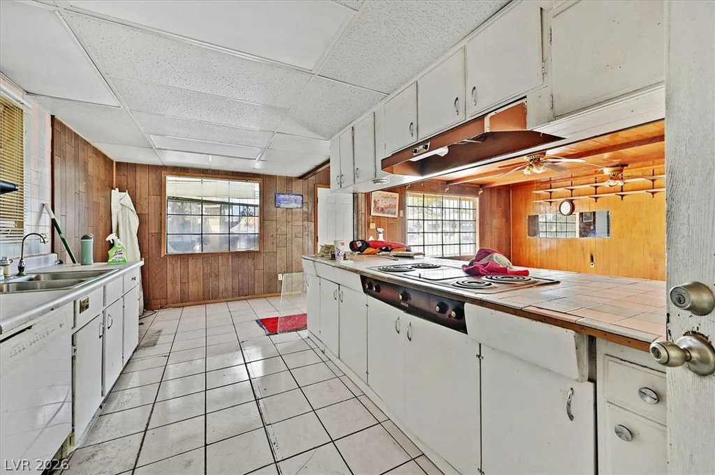 325 Vandalia, Las Vegas, NV 89106