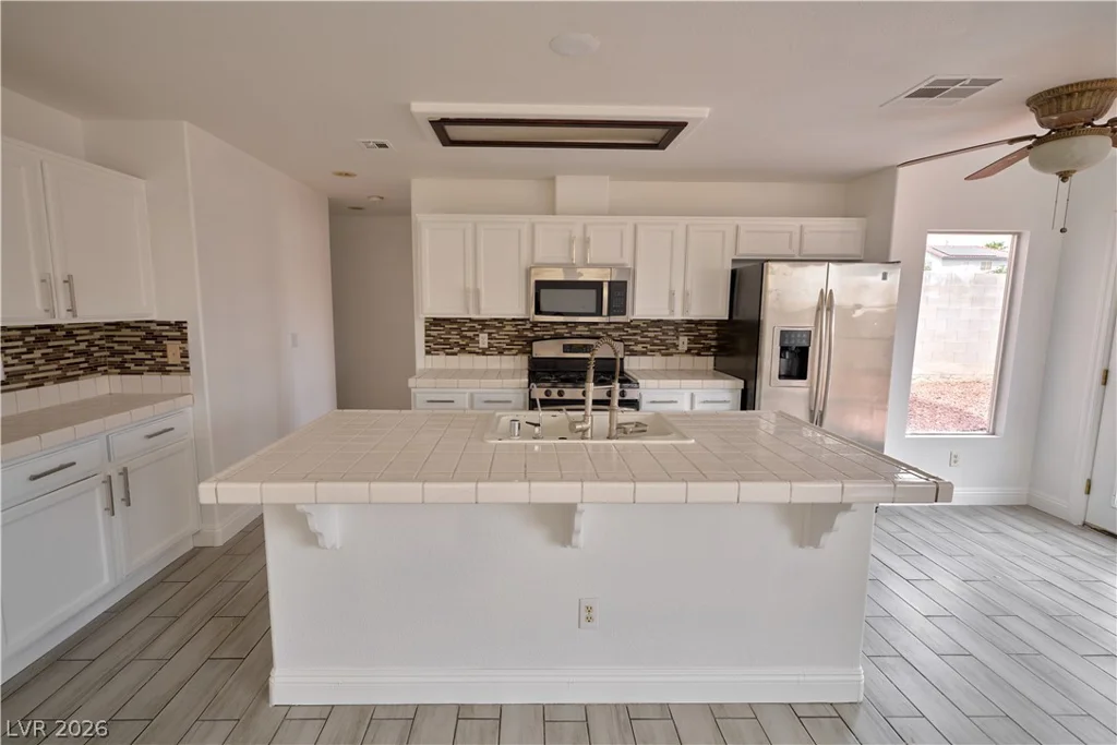 8048 Kentshire, Las Vegas, NV 89117