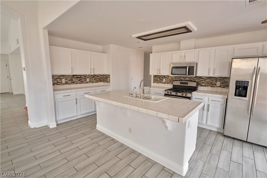 8048 Kentshire, Las Vegas, NV 89117