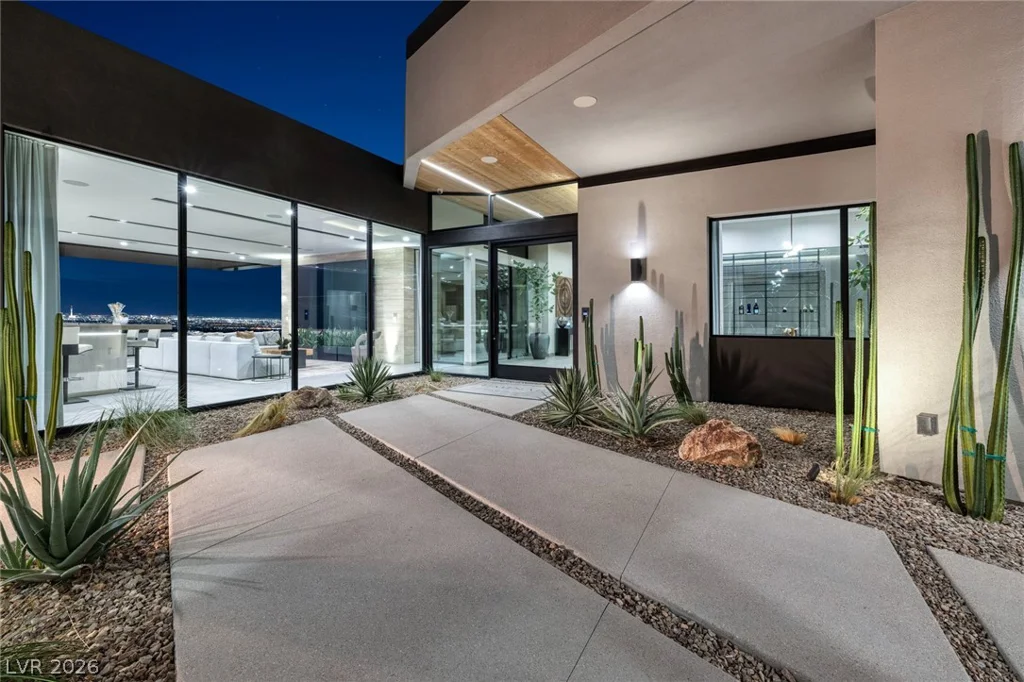 705 Dragon Peak, Henderson, NV 89012