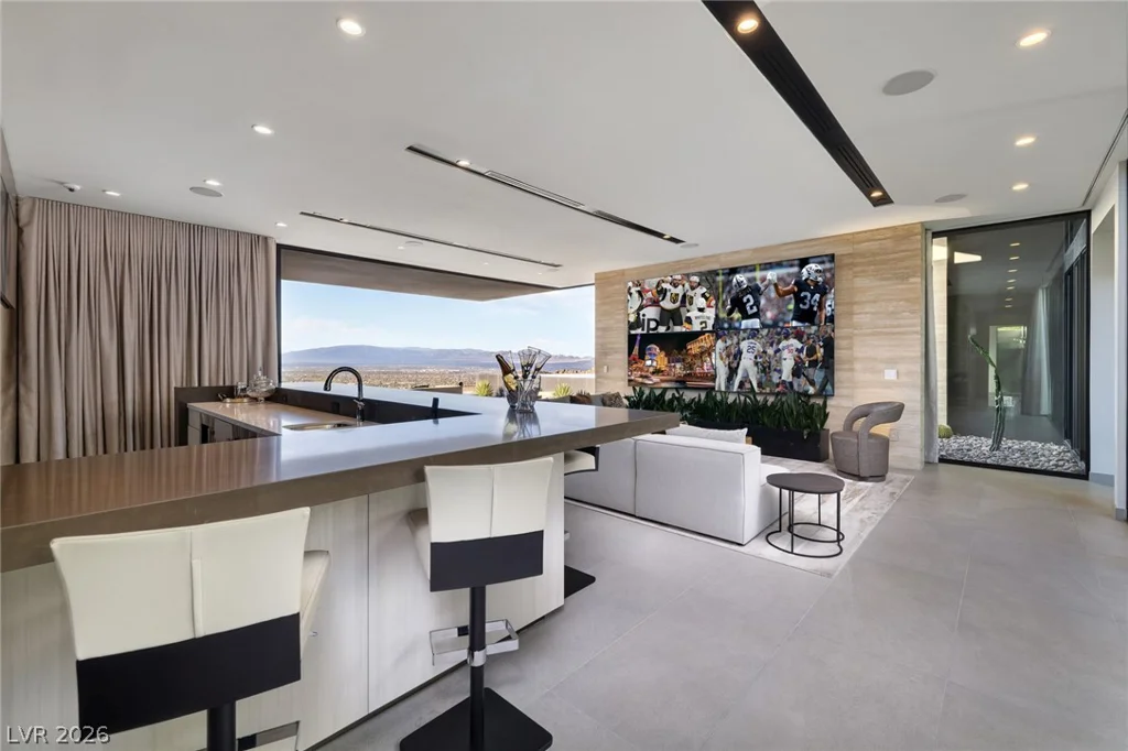 705 Dragon Peak, Henderson, NV 89012