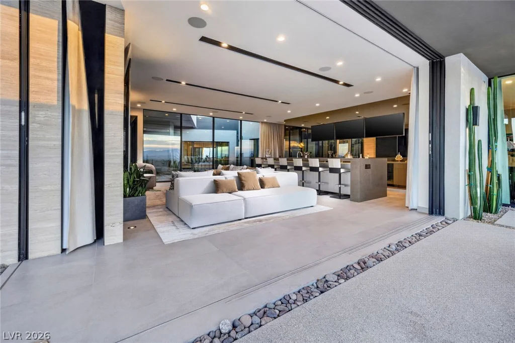 705 Dragon Peak, Henderson, NV 89012