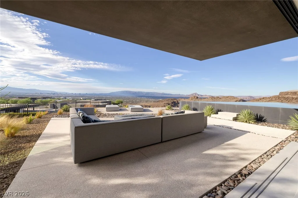 705 Dragon Peak, Henderson, NV 89012