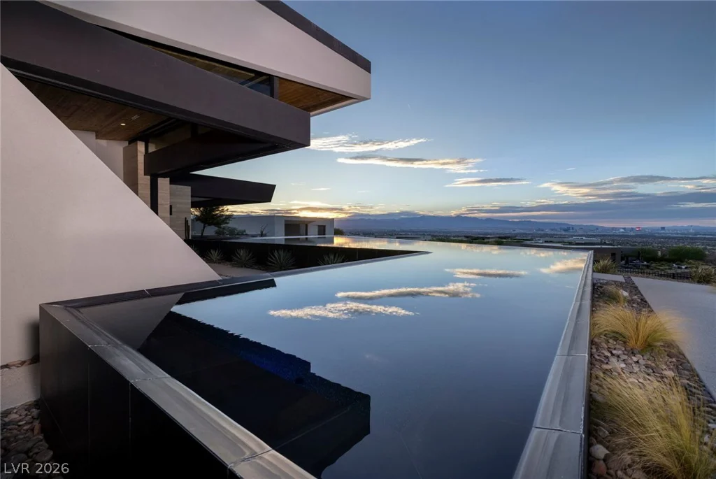 705 Dragon Peak, Henderson, NV 89012
