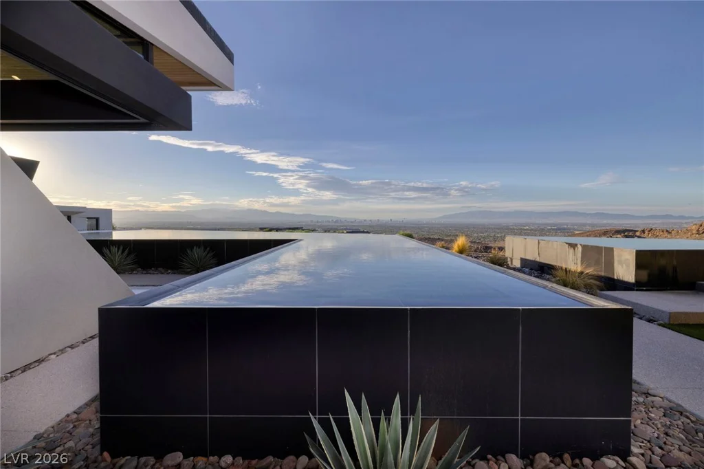 705 Dragon Peak, Henderson, NV 89012