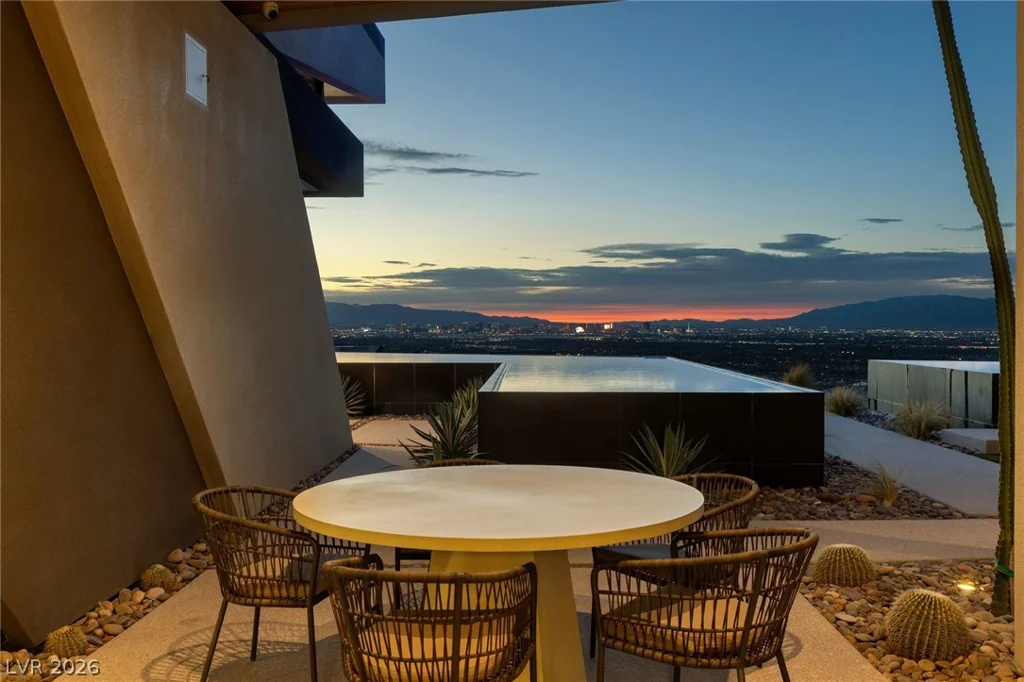 705 Dragon Peak, Henderson, NV 89012