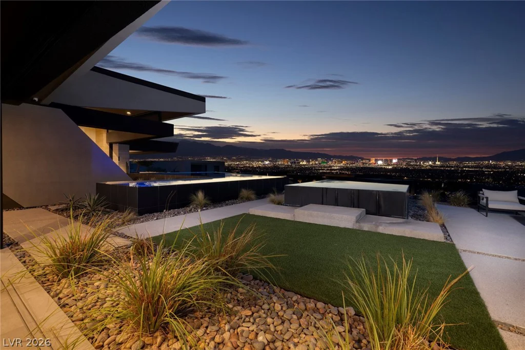 705 Dragon Peak, Henderson, NV 89012