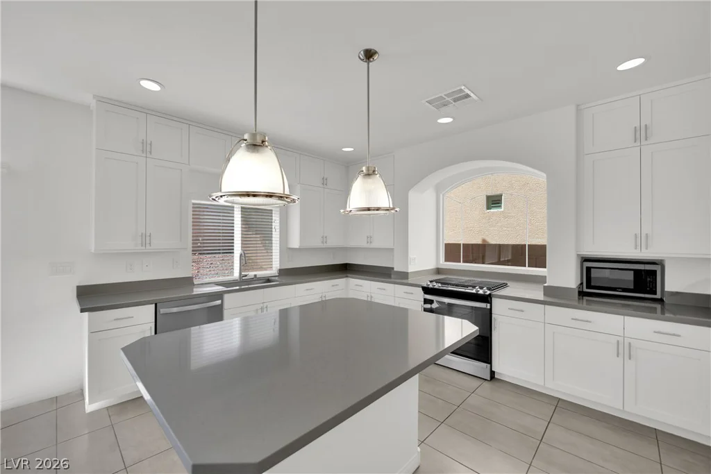 9747 Hawk Crest, Las Vegas, NV 89141