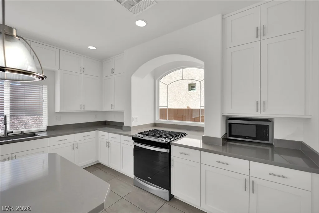 9747 Hawk Crest, Las Vegas, NV 89141