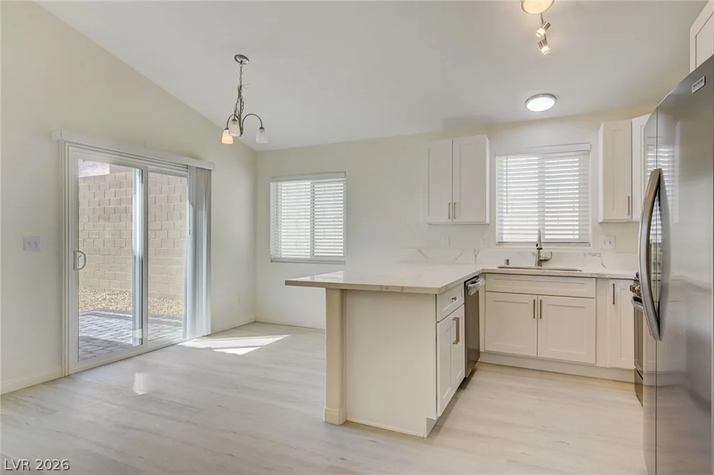 7313 Silver Ridge, Las Vegas, NV 89128