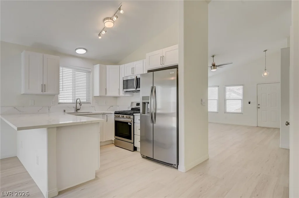 7313 Silver Ridge, Las Vegas, NV 89128