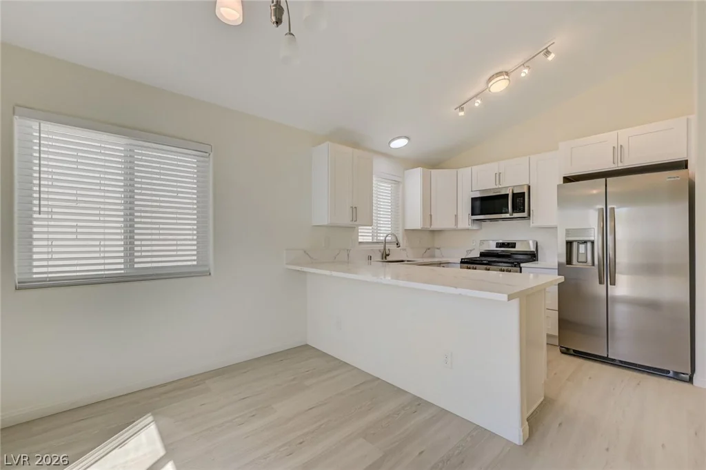 7313 Silver Ridge, Las Vegas, NV 89128