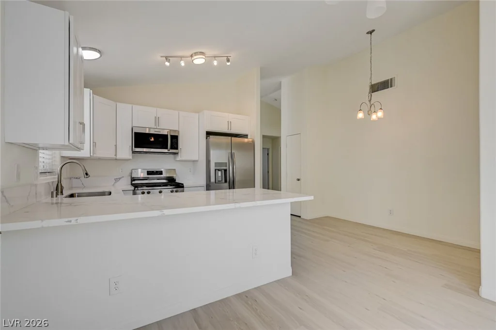 7313 Silver Ridge, Las Vegas, NV 89128