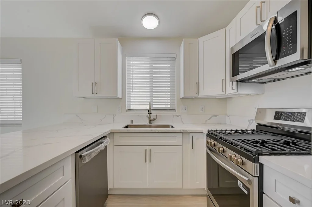 7313 Silver Ridge, Las Vegas, NV 89128