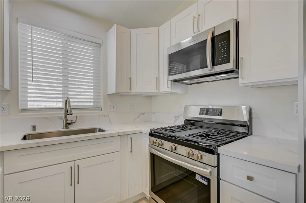 7313 Silver Ridge, Las Vegas, NV 89128