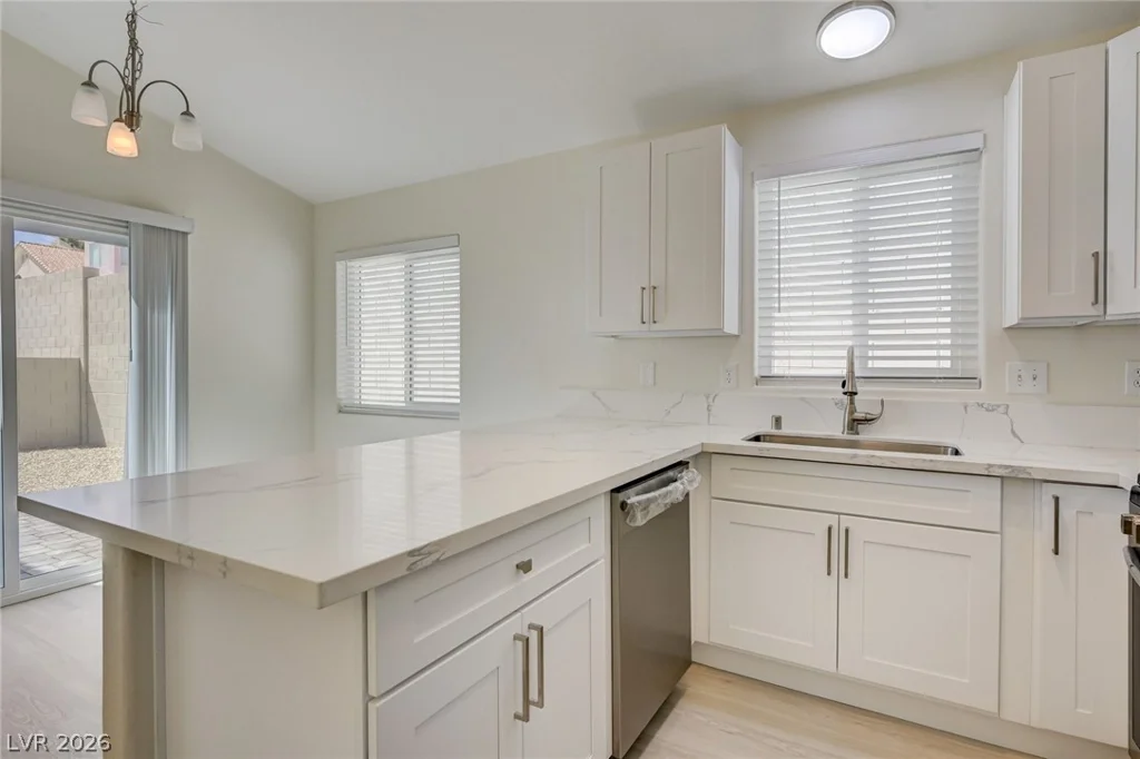 7313 Silver Ridge, Las Vegas, NV 89128