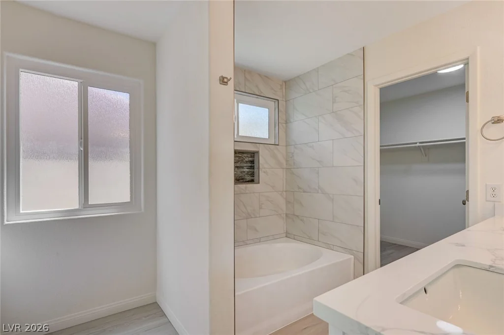 7313 Silver Ridge, Las Vegas, NV 89128