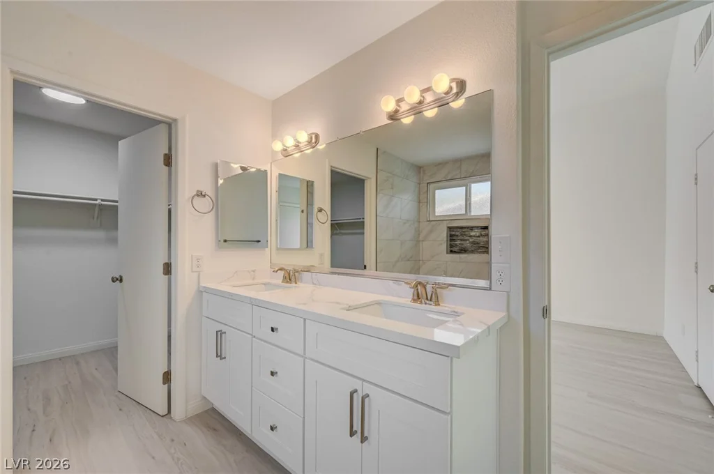 7313 Silver Ridge, Las Vegas, NV 89128